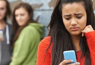 Garota que criou grupo no WhatsApp é condenada por não coibir bullying
