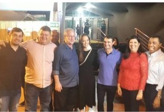 Presidenciável Ciro Gomes é recebido por lideranças locais no São João de Campina Grande