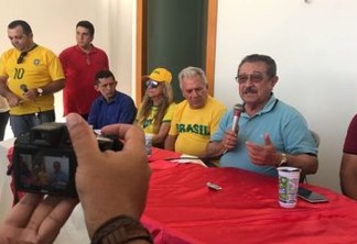 Zé Maranhão concede entrevista à emissoras de rádio em Cajazeiras