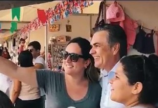 VEJA VÍDEO: Ao lado de Pedro e Ludgério, Cássio Cunha Lima também prestigia festa do 'Bode rei' em Cabaceiras