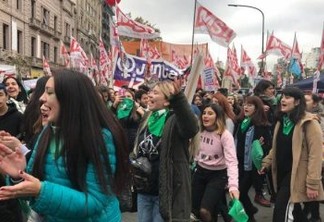 ANÁLISE: Maurício Macri sob pressão de setores conservadores após aprovação do aborto