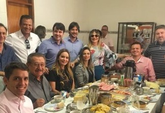 CAFÉ COM MARANHÃO, DANIELA E PEDRO: Oposições se encontram na casa do prefeito Daniel Galdino, em Piancó