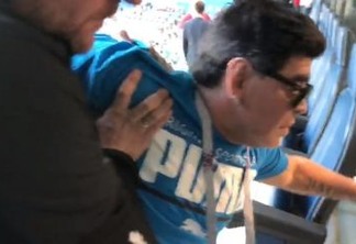 ARGENTINA, ARGENTINA! Maradona passa mal após jogo e sai carregado das tribunas; VEJA VÍDEO!
