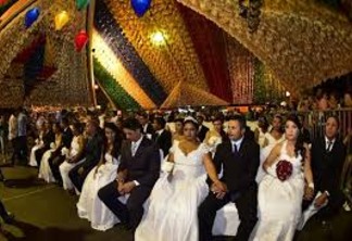 São João de Campina Grande oficializa união de 120 casais em casamento coletivo