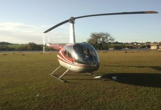 DOIS PILOTOS PRESOS - Helicóptero pousa em campo de futebol com 118 Kg de cocaína