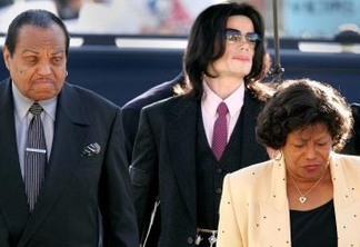 Médico de Michael Jackson confirma que cantor foi castrado quimicamente a mando do próprio pai