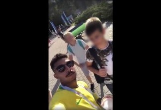 Brasileiro assedia crianças na Copa da Rússia com frases homofóbicas