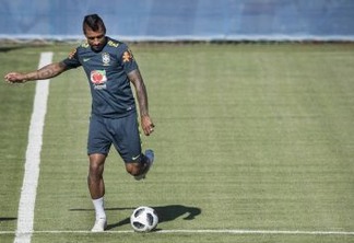 Volante artilheiro, Paulinho vira o quinto elemento da seleção brasileira