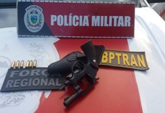 A OSTENTAÇÃO DEU RUIM: Homem que conduzia carro de luxo é preso com arma de fogo na cidade de Sousa