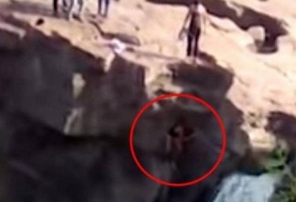 Homem cai de cachoeira ao tentar fazer selfie radical; VEJA VÍDEO!