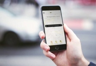 Passageira filma motorista do Uber se masturbando ao dirigir - VEJA VÍDEO