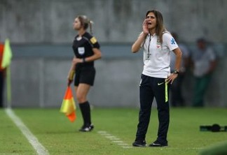 “Fui a primeira cobaia da CBF”, diz ex-treinadora da seleção feminina de futebol