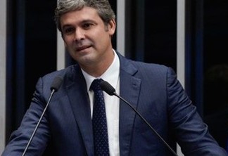 Senador que nasceu na Paraíba volta a ficar na “berlinda” no noticiário