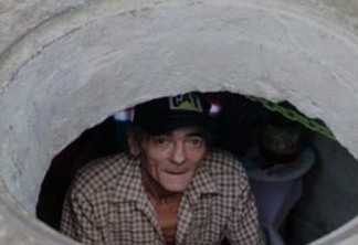 Casal vive há 22 anos dentro de um esgoto; a “casa” por dentro vai te surpreender