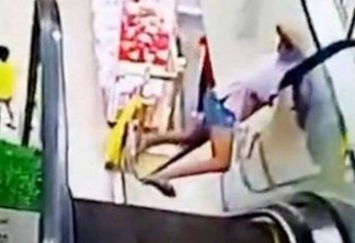 VEJA VÍDEO: Adolescente fica com a cabeça presa enquanto subia na escada rolante