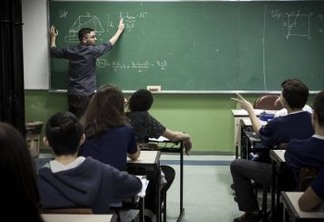 Sob pressão, Temer mudará base curricular para o ensino médio
