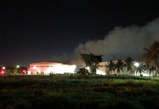 VEJA VÍDEO: Incêndio de grandes proporções atinge depósito de algodão em Santa Rita