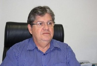 João Azevedo admite apoiar outro candidato se candidatura de Lula for impugnada