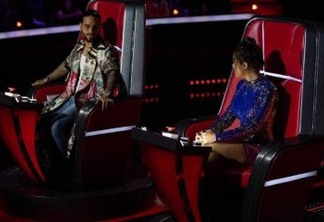 Após rumores de briga, Anitta posa ao lado de Maluma no 'La Voz México'