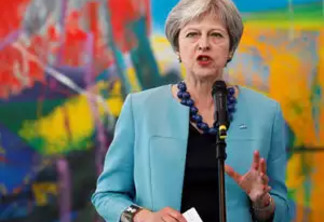 Theresa May se reúne com ministros para planejar saída da União Européia