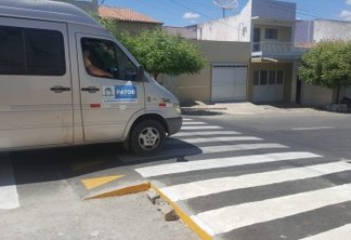 STTRANS implanta faixa de pedestre elevada em Patos