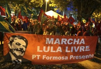 MST faz caminhada até Brasília para registro da candidatura de Lula no TSE