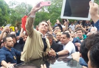 Bolsonaro inicia campanha sob forte segurança e com colete à prova de balas