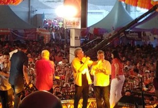 VEJA VÍDEO: Em evento com 12 mil pessoas, RC ressalta projeto construído pelo PSB para a Paraíba
