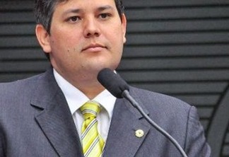 Dinaldinho pede pagamento de salários de prefeito, mesmo afastado do cargo e pode embolsar quase R$ 400 mil dos cofres de Patos