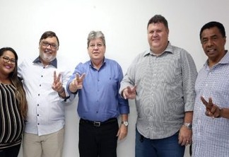 João Azevedo recebe o apoio de prefeito do Cariri paraibano