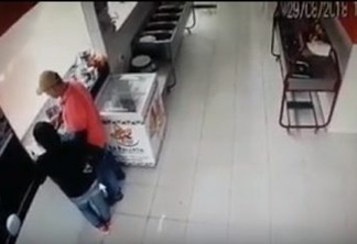 VEJA VÍDEO: Imagens de câmeras de segurança flagram assalto a restaurante em João Pessoa
