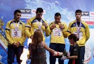 Após desclassificação da equipe norte-americana seleção brasileira de natação conquista o ouro em Tóquio