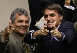 Coordenador da 'bancada da bala' abandona Bolsonaro