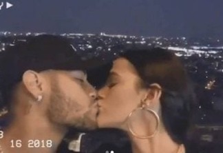 Bruna Marquezine e Neymar se beijam na Torre Eiffel e Fernanda Souza pede: 'tenham filho'