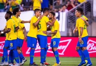 CSX013. East Rutherfod (United States), 08/09/2018.- Brazil players celebrate after scoring a penalty shot goal during the first half of the friendly match between the national teams of the United States and Brazil at MetLife Stadium in East Rutherford, New Jersey, USA, 07 September 2018. (Futbol, Amistoso, Brasil, Estados Unidos) EFE/EPA/COREY SIPKIN