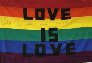 Sala de aula é vandalizada com frases apoiando ditadura e contra gays
