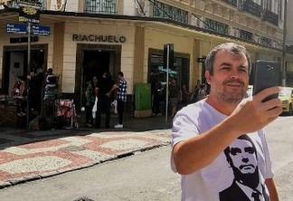 Rua em Juiz de Fora vira ponto turístico após atentado contra Bolsonaro