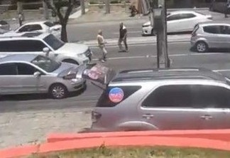BRIGAS NO TRÂNSITO: Motoristas param carros e brigam na Avenida Ruy Carneiro, em João Pessoa - VEJA VÍDEO!