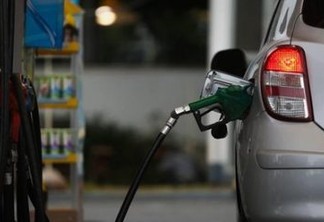 Procon-JP notifica postos de combustíveis por demora na redução do preço da gasolina