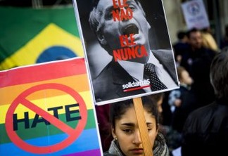 Brasileiros no exterior protestam contra ditadura e pela democracia
