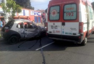 Acidente entre carro e moto deixa dois mortos e um ferido, em João Pessoa