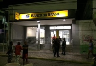 MAIS UM ATAQUE: quadrilha explode banco e agência dos Correios no Cariri paraibano - VEJA VÍDEOS