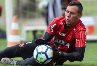 Flamengo aciona jurídico e terá segunda-feira de debates para definir situação de Diego Alves