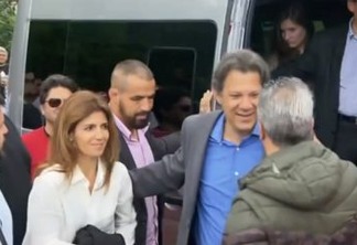 Haddad visita Lula na sede da PF e depois faz ato de campanha