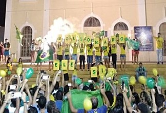 VEJA VÍDEO: Organizadores afirmam que carreata pró Bolsonaro reuniu quase 10 mil pessoas