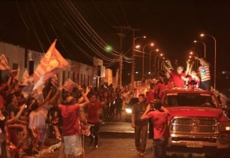 Em Patos Zé Maranhão movimenta grande carreata