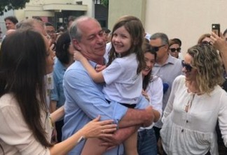 ELEIÇÕES 2018: Ciro Gomes vota em Fortaleza e fala em 'Brasil melhor' para a neta
