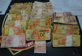 Homem é preso com 'santinhos' e R$ 14 mil no bairro São José