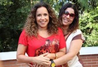 Daniela Mercury celebra 5 anos com a esposa: 'Somos a resistência'