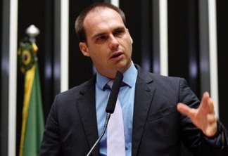 Eduardo Bolsonaro é intimado pelo STF para explicar denúncia de ameaça a jornalista
